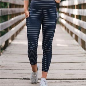 Zyia Black Stripe Pocket LNT hi-rise Capri